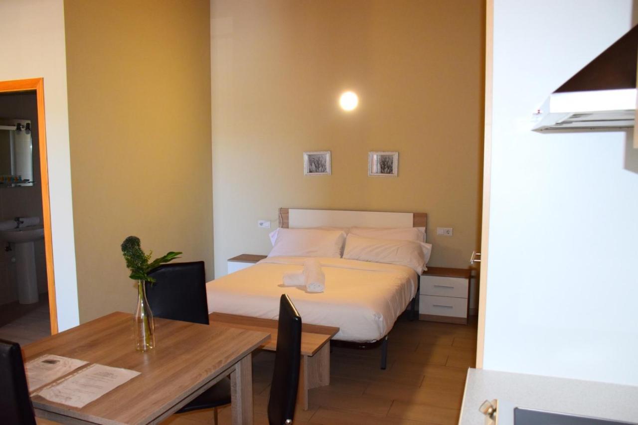 Apartamentos Giuliano Емпуриабрава Екстериор снимка
