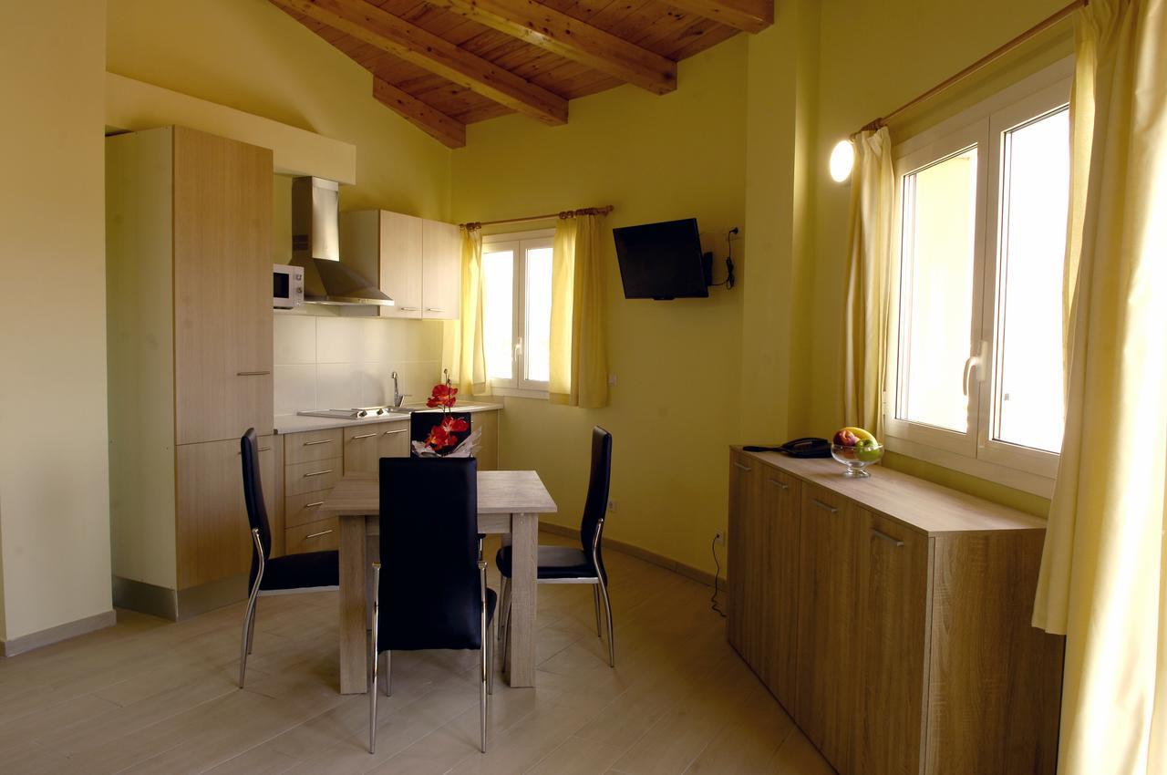 Apartamentos Giuliano Емпуриабрава Екстериор снимка