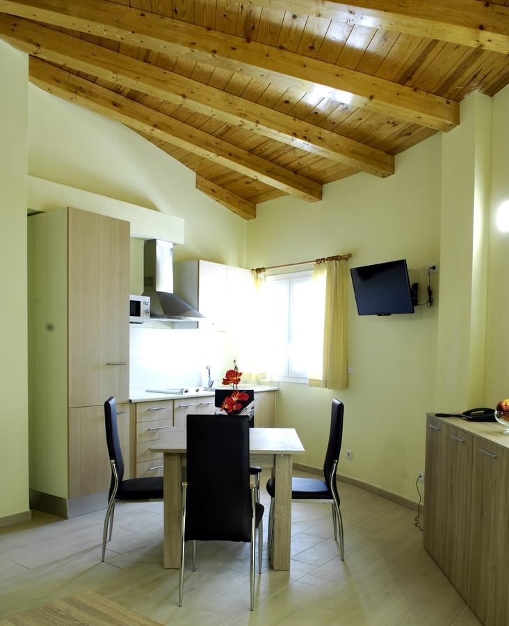 Apartamentos Giuliano Емпуриабрава Екстериор снимка