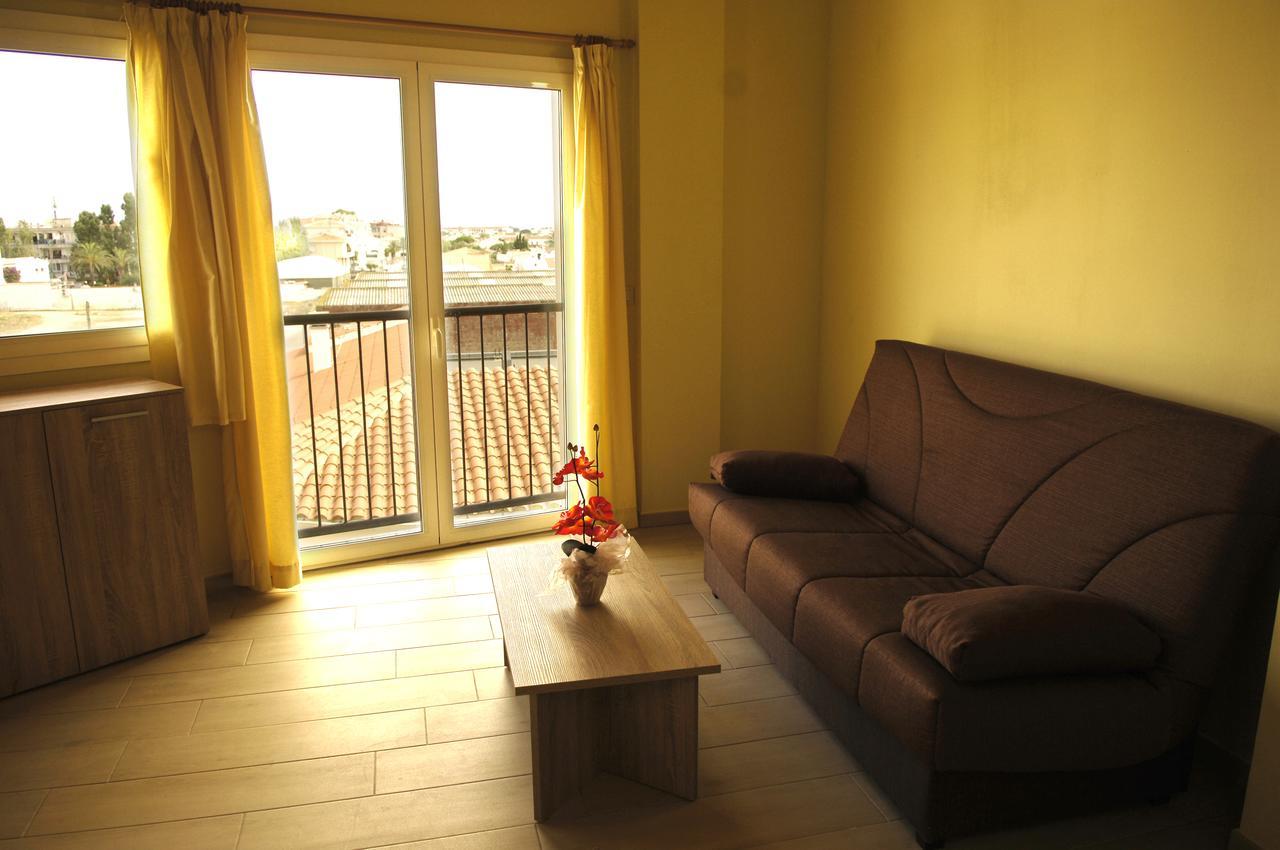 Apartamentos Giuliano Емпуриабрава Екстериор снимка
