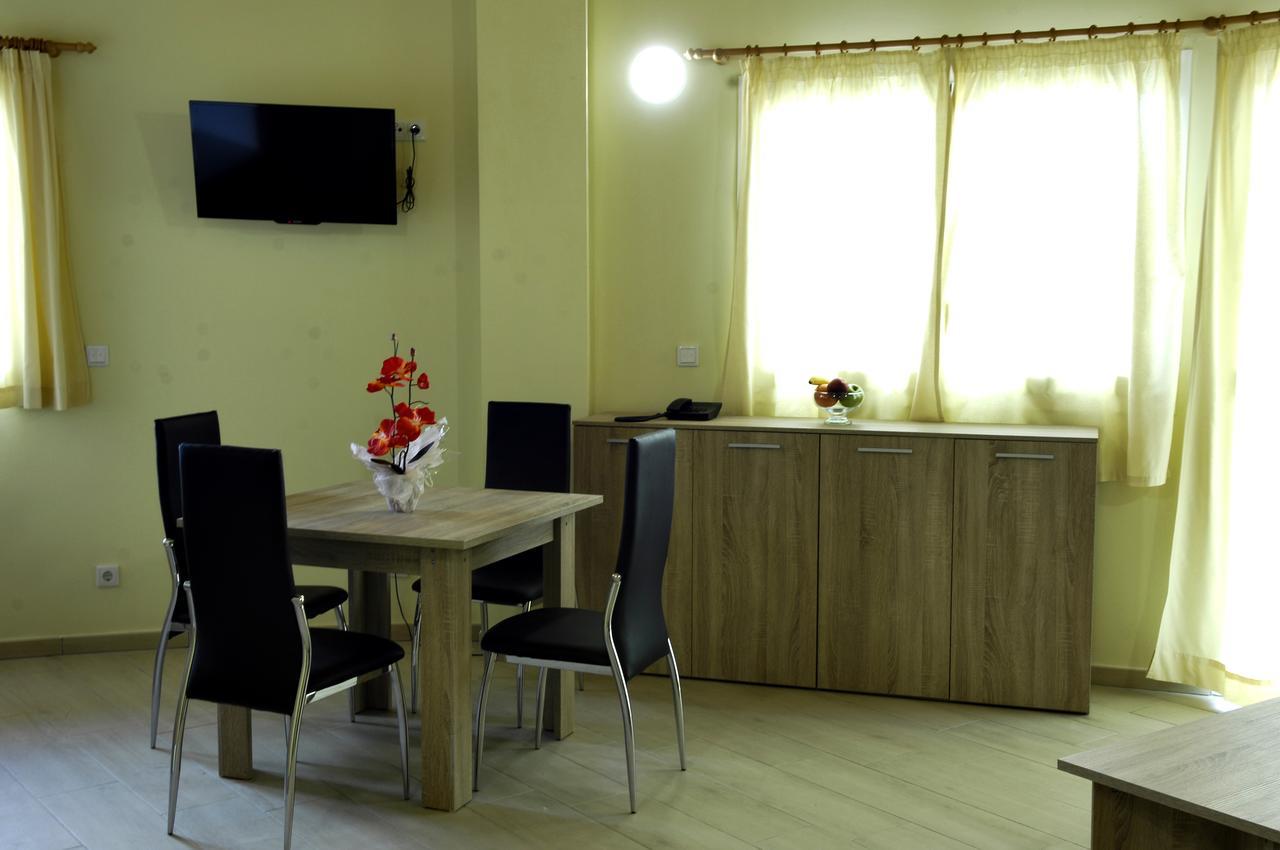 Apartamentos Giuliano Емпуриабрава Екстериор снимка