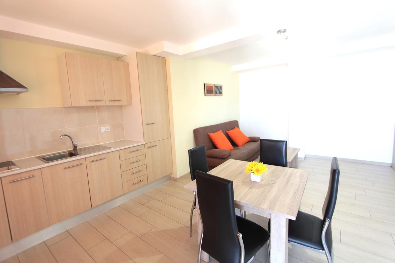 Apartamentos Giuliano Емпуриабрава Екстериор снимка