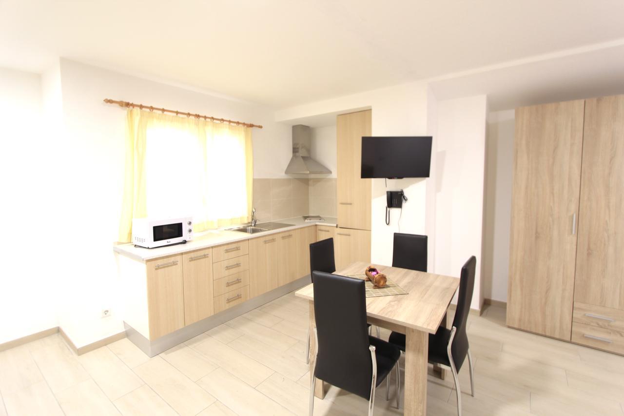 Apartamentos Giuliano Емпуриабрава Екстериор снимка