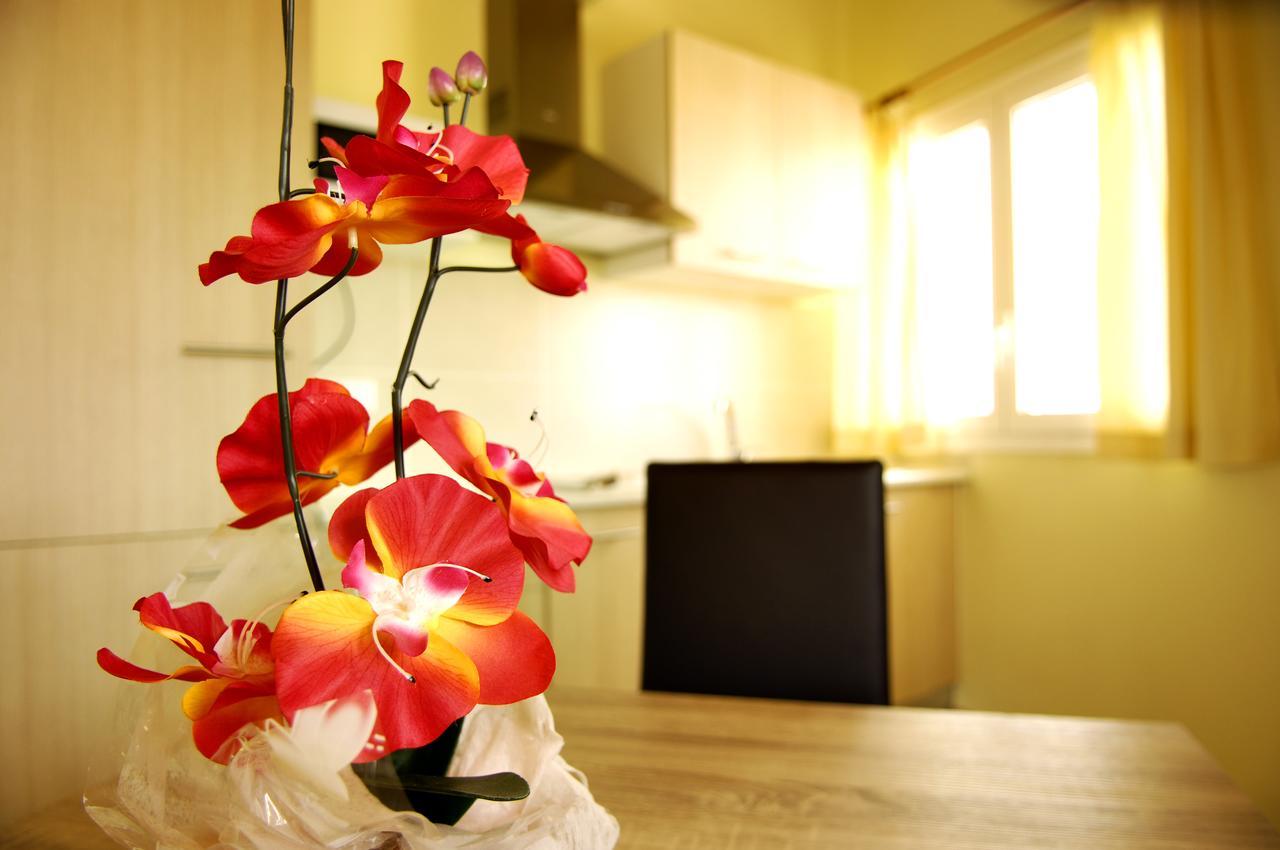 Apartamentos Giuliano Емпуриабрава Екстериор снимка