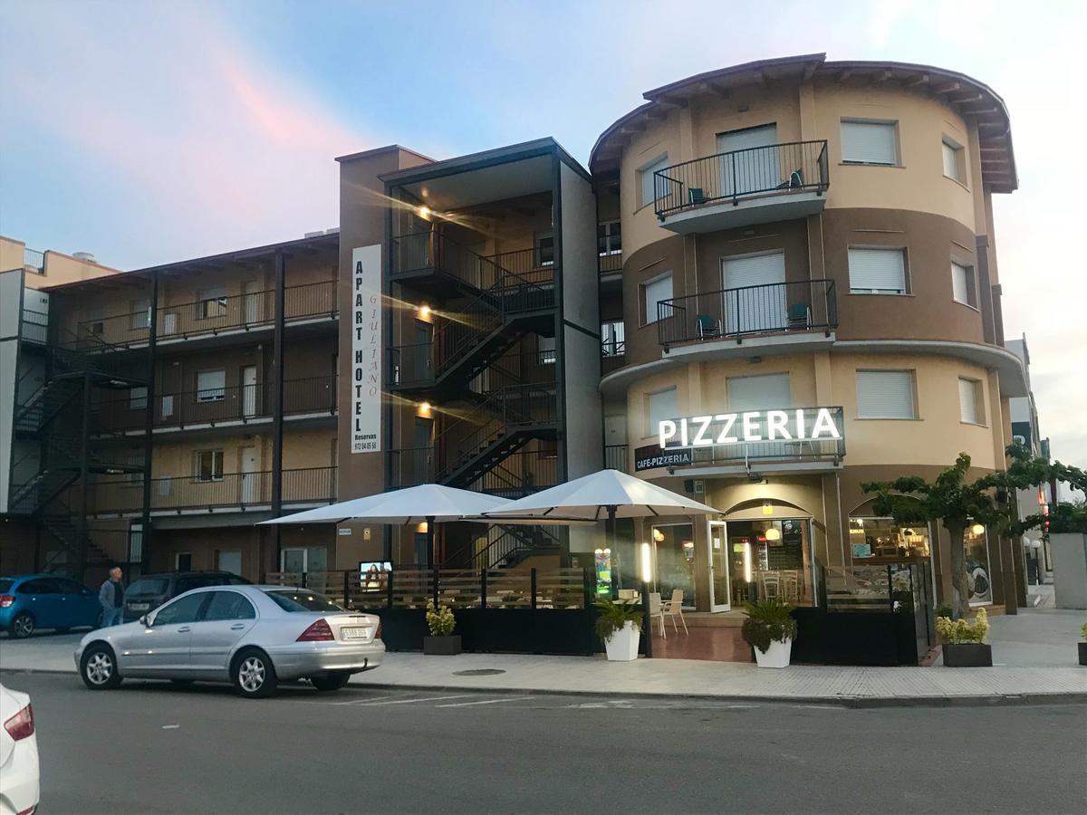 Apartamentos Giuliano Емпуриабрава Екстериор снимка