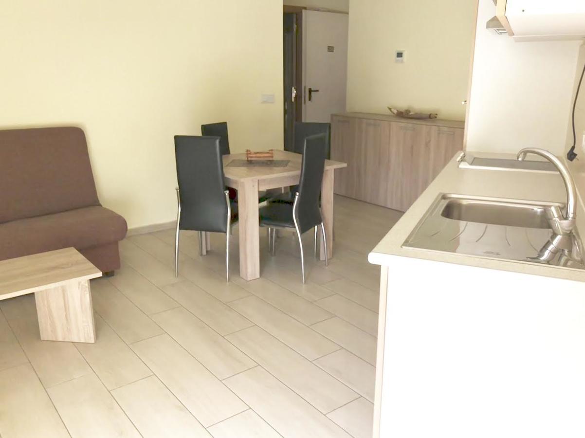 Apartamentos Giuliano Емпуриабрава Екстериор снимка