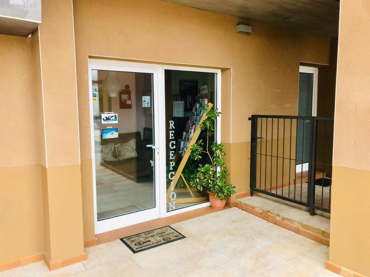 Apartamentos Giuliano Емпуриабрава Екстериор снимка