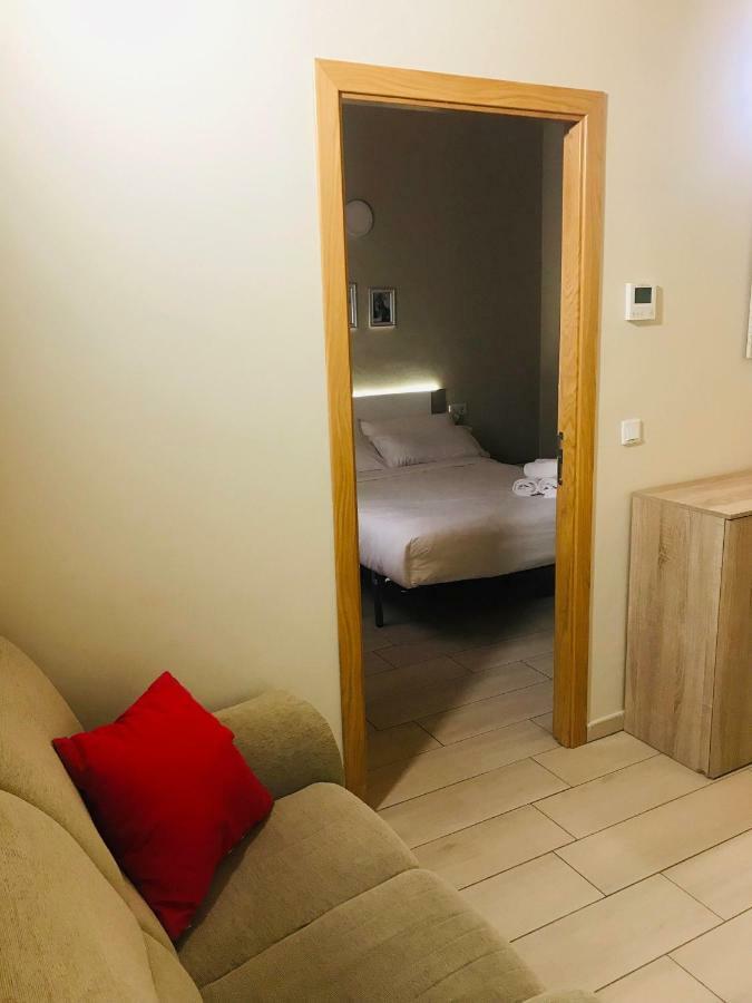 Apartamentos Giuliano Емпуриабрава Екстериор снимка