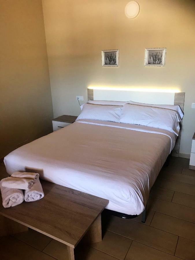 Apartamentos Giuliano Емпуриабрава Екстериор снимка