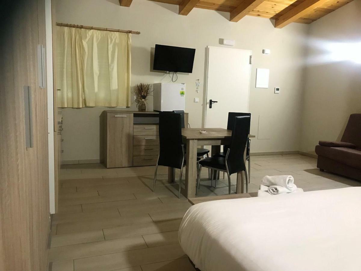 Apartamentos Giuliano Емпуриабрава Екстериор снимка