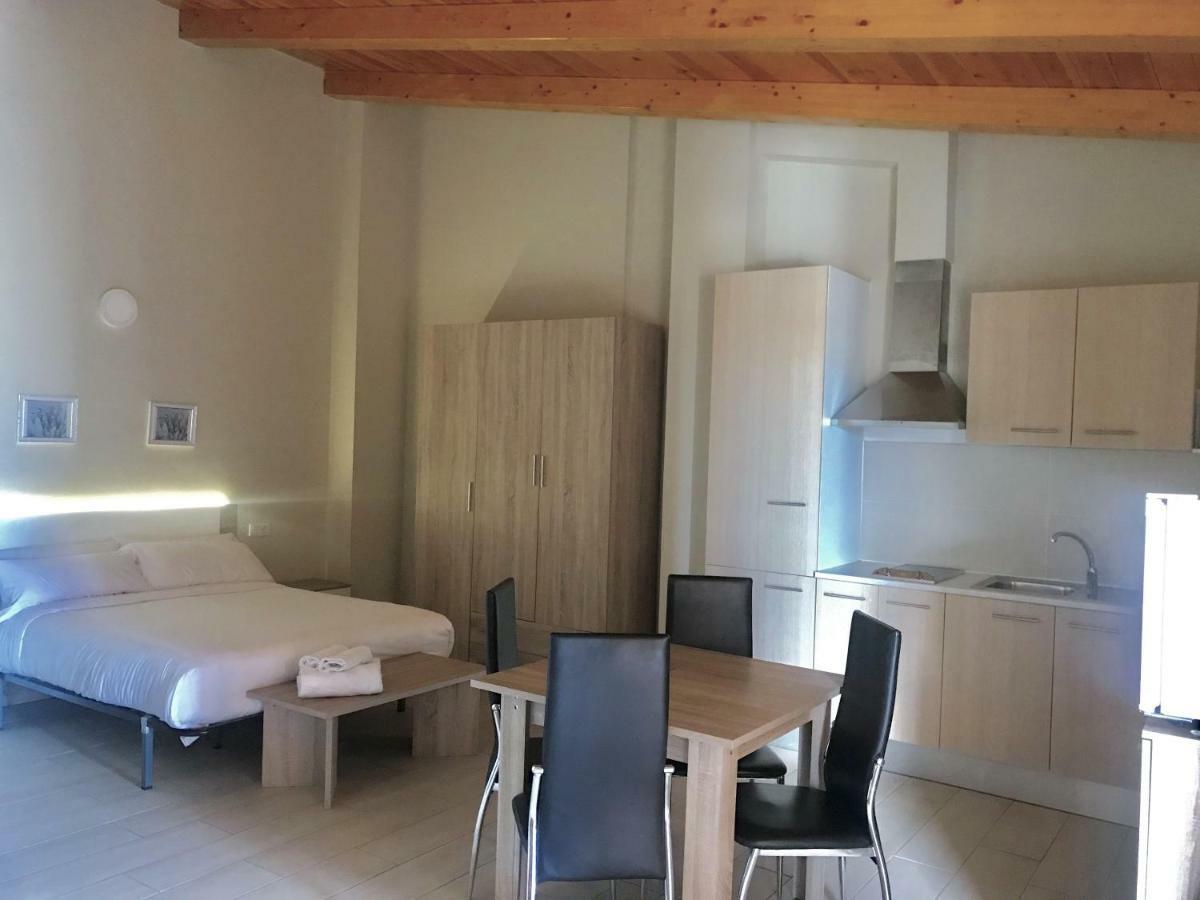 Apartamentos Giuliano Емпуриабрава Екстериор снимка